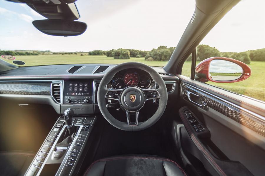Торпедо Porsche Macan GTS 2016 года  (UK) (фото 25 из 30)